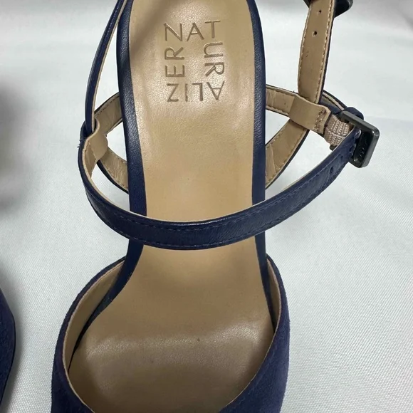 EUC Naturalizer Adalyn Pump in size 7.5 wide - Picture 9 of 11